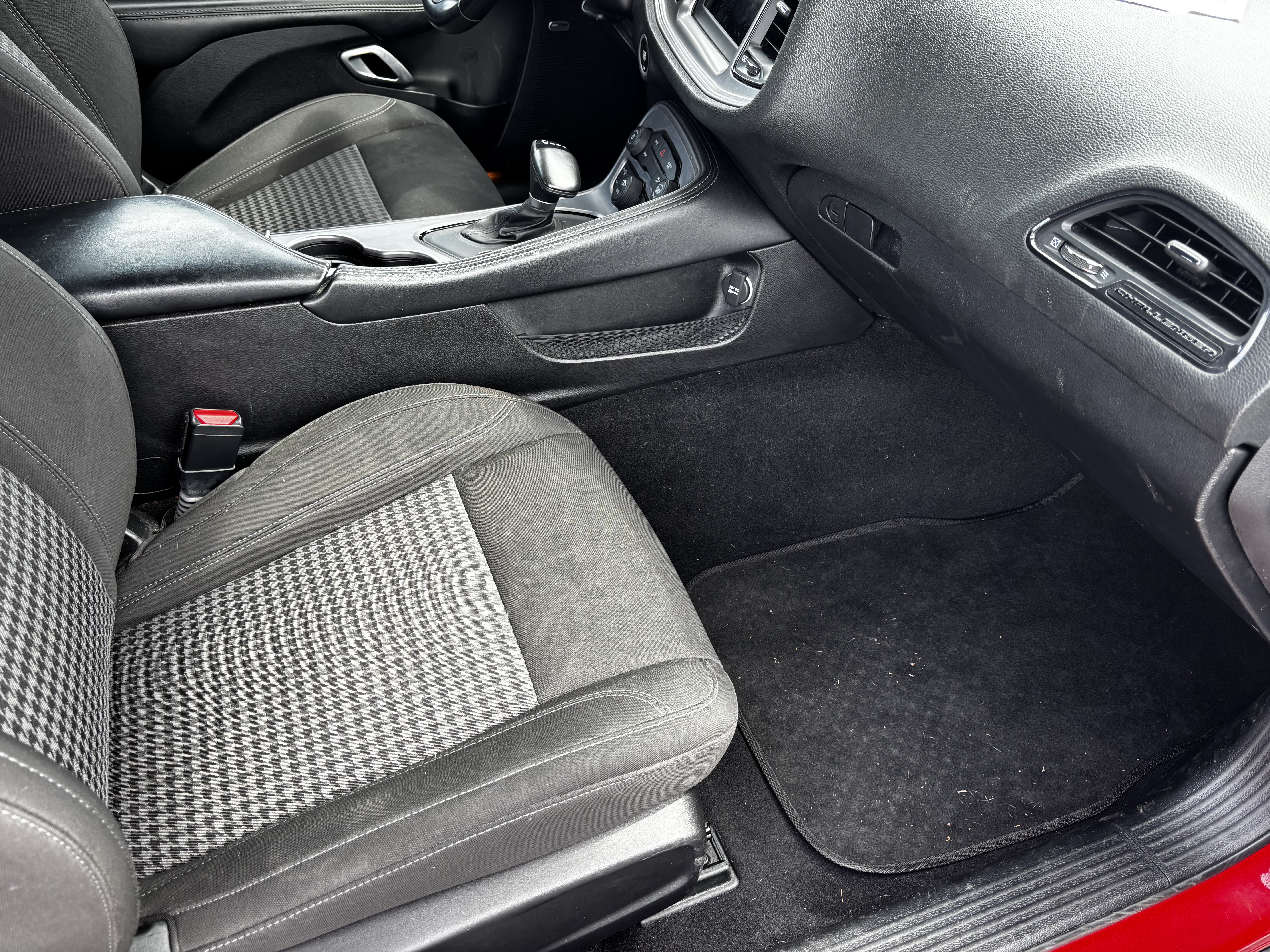Used 2023 Dodge Challenger SXT RWD image 28