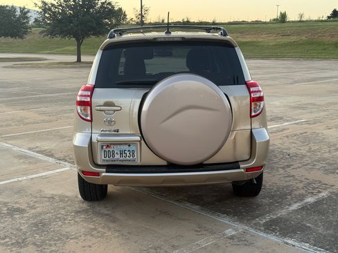 Used 2012 Toyota RAV4 FWD image 5