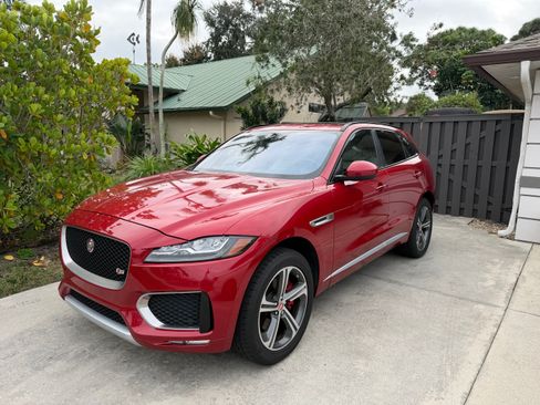 Used 2018 Jaguar F-PACE S image 1