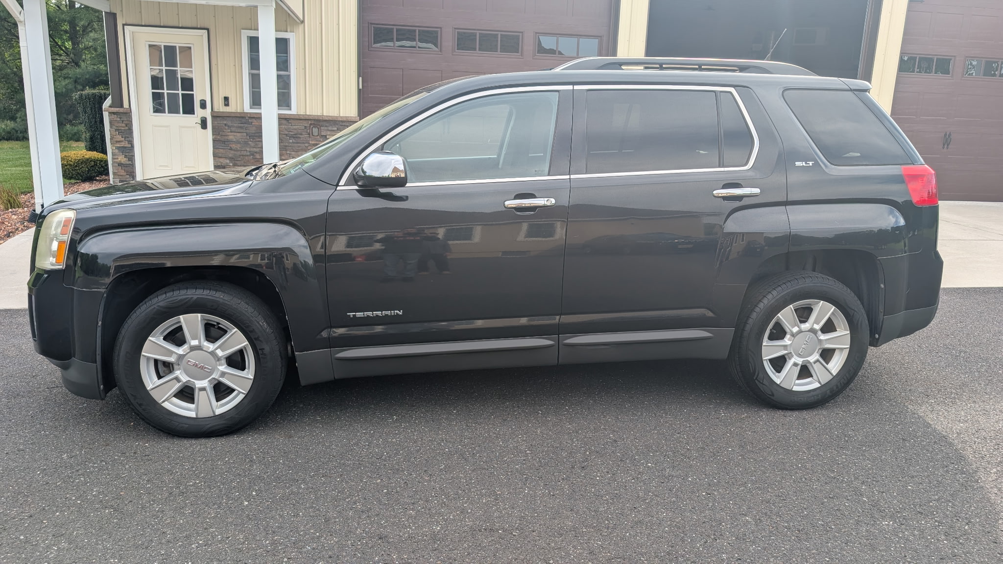 Used 2012 GMC Terrain SLT w/ LPO, Chrome Package AWD/4WD image 1