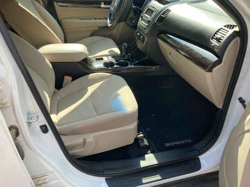 Used 2015 Kia Sorento LX FWD image 10