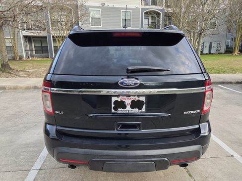 Used 2014 Ford Explorer XLT w/ Equipment Group 202A image 2