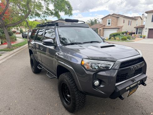 Used 2020 Toyota 4Runner TRD Off-Road Premium w/ Moonroof Package AWD/4WD image 4