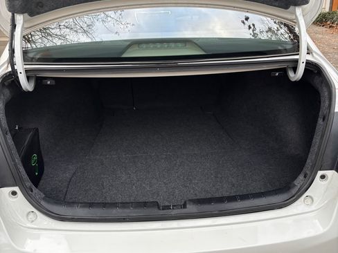 Used 2017 Honda Accord Touring image 12