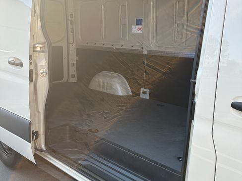 Used 2023 Mercedes-Benz Sprinter 2500 image 28