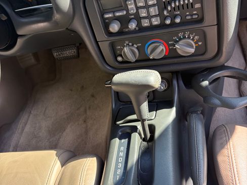 Used 1999 Pontiac Firebird Formula w/ Security Pkg RWD image 12