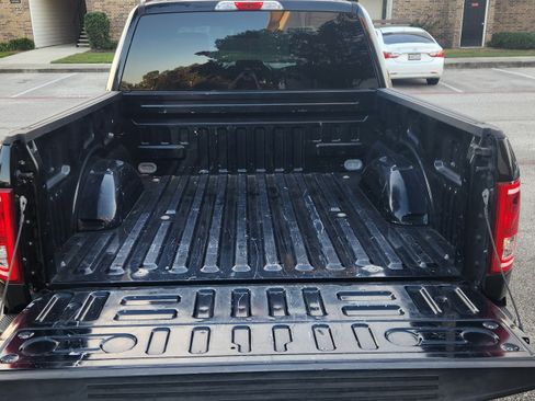 Used 2017 Ford F150 XL w/ Equipment Group 101A Mid image 10