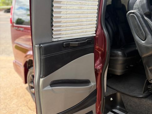 Used 2022 Chevrolet Express 2500 Extended w/ Enhanced Convenience Package image 16