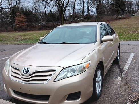 Used 2011 Toyota Camry LE image 17