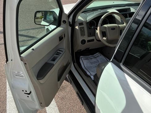 Used 2012 Ford Escape XLT FWD image 5