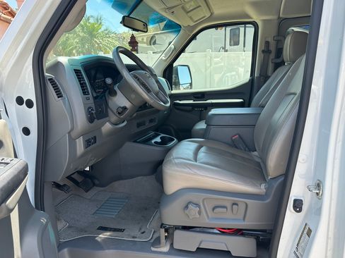 Used 2021 Nissan NV 3500 SL RWD image 8