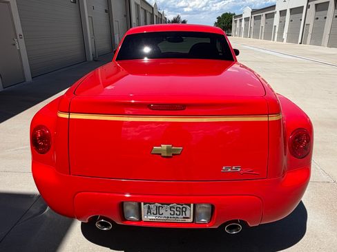 Used 2004 Chevrolet SSR w/ Preferred Equipment Group RWD image 17