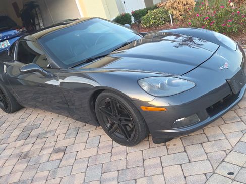 Used 2010 Chevrolet Corvette Coupe w/ Roof Package RWD image 4