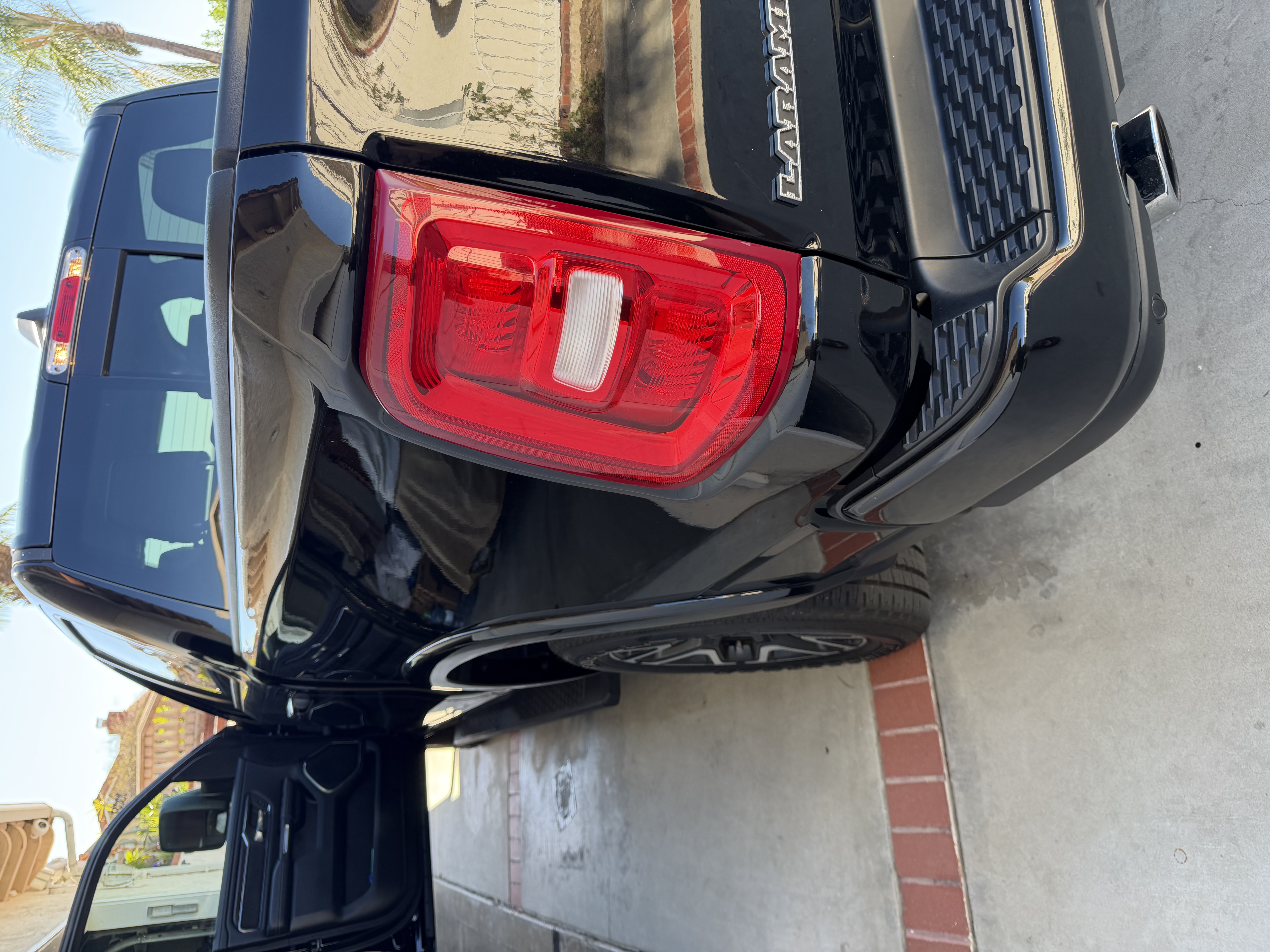 Used 2025 RAM 1500 Laramie w/ Sport Appearance Package AWD/4WD image 6