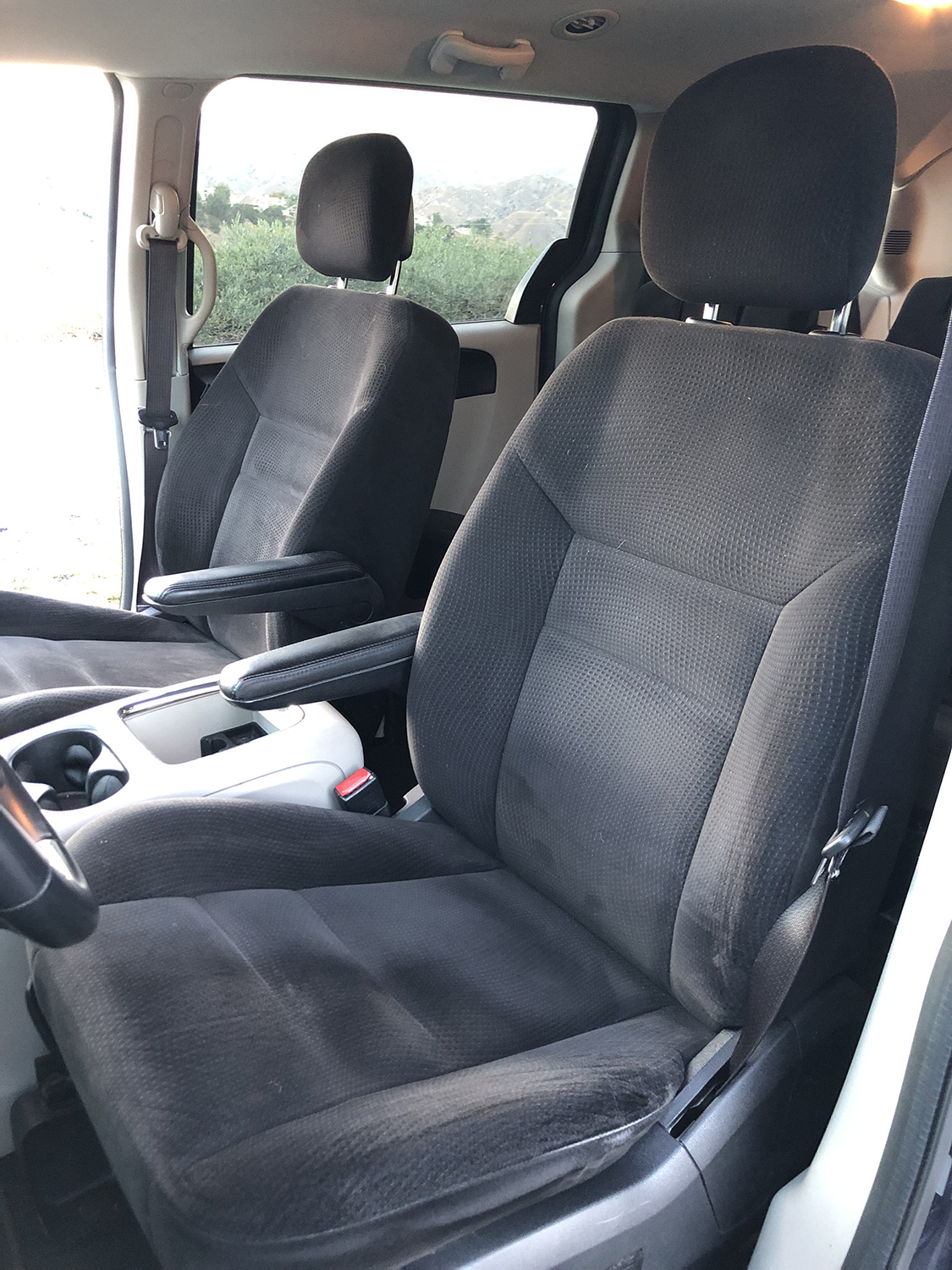 Used 2014 Dodge Grand Caravan SXT w/ Rear Park Assist Package FWD image 8