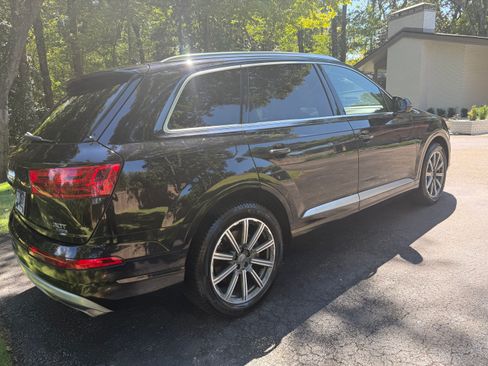 Used 2018 Audi Q7 3.0T Prestige w/ Prestige Package AWD/4WD image 2