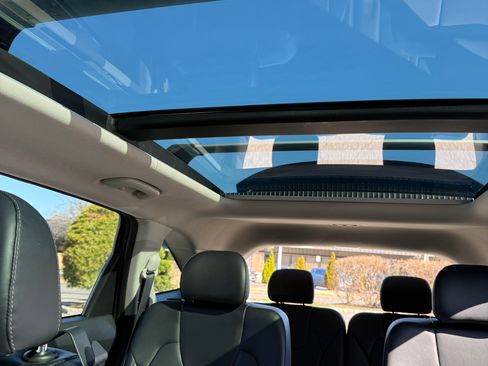 Used 2022 Kia Sorento SX image 12