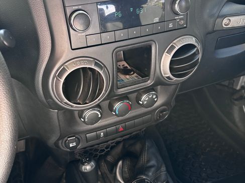 Used 2017 Jeep Wrangler Sport AWD/4WD image 11