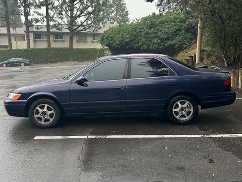 Used 1998 Toyota Camry LE image 8