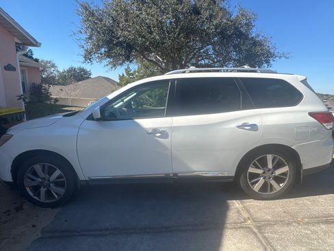 Used 2015 Nissan Pathfinder Platinum w/ Family Entertainment Package image 4