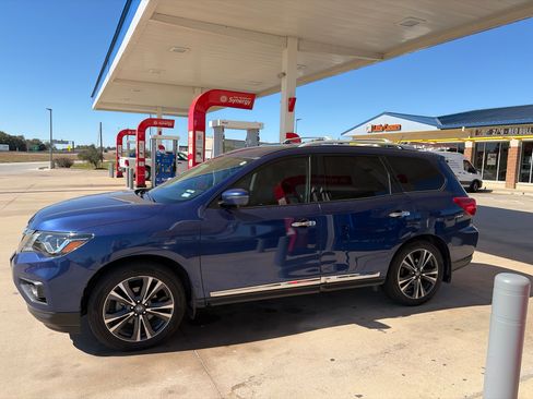 Used 2017 Nissan Pathfinder Platinum w/ Family Entertainment Package image 1