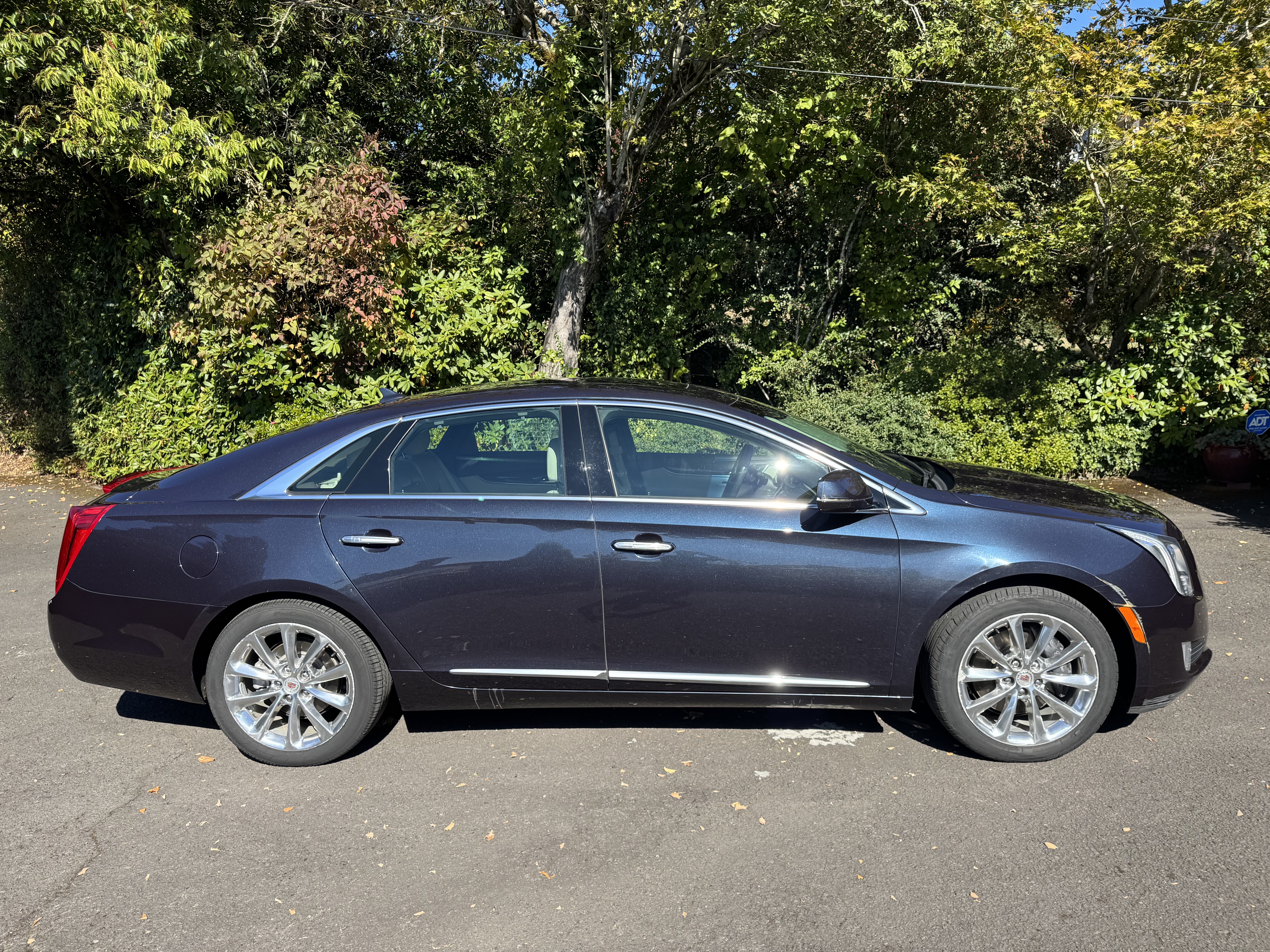 Used 2013 Cadillac XTS Premium FWD image 5