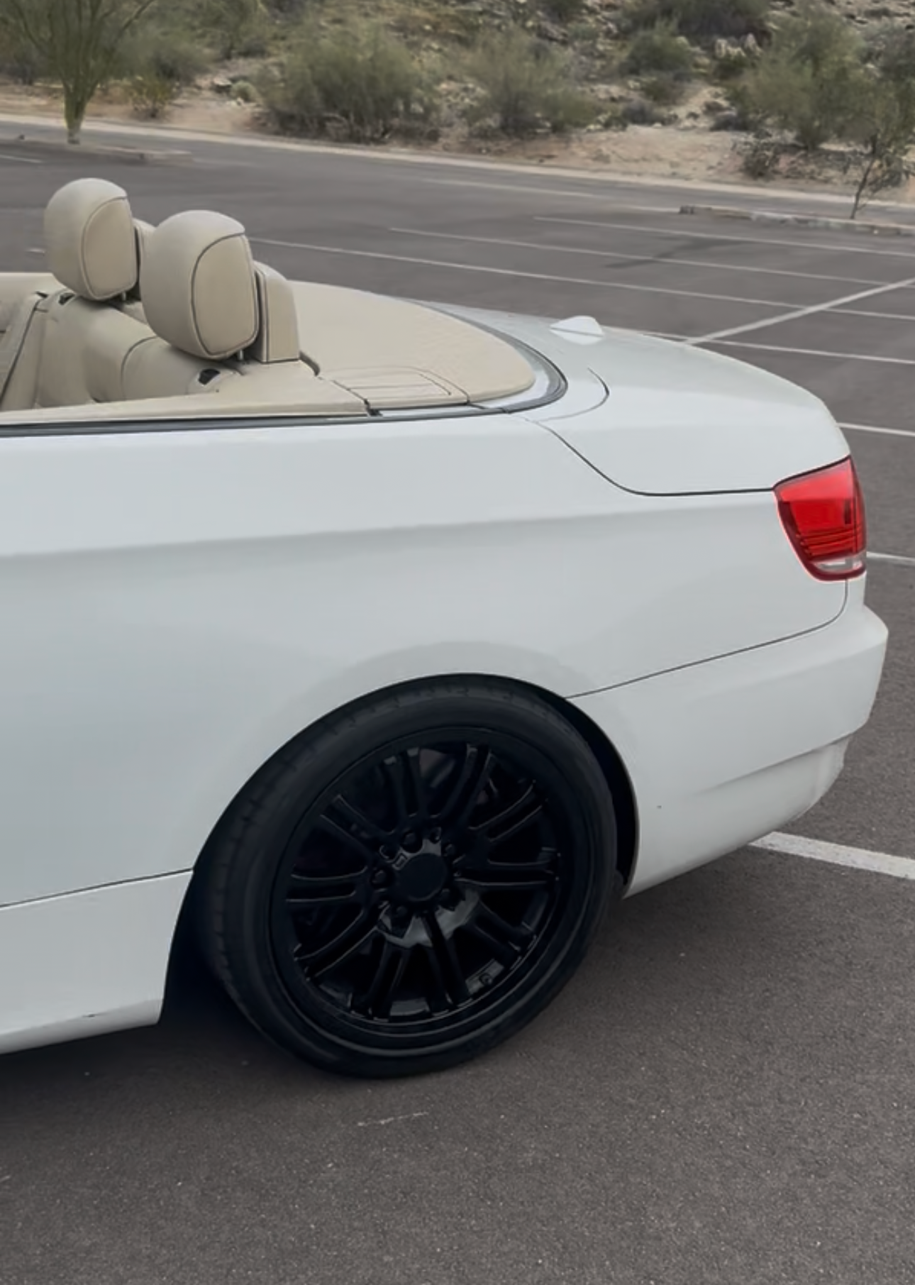 Used 2010 BMW 335i Convertible RWD image 4