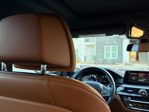 Used 2019 BMW 530i w/ Convenience Package image 18