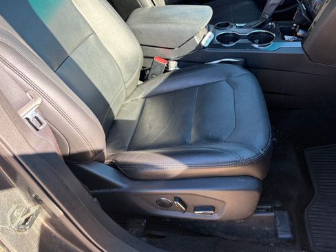 Used 2016 Ford Explorer XLT w/ Equipment Group 202A image 11