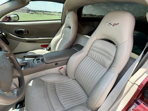Used 2003 Chevrolet Corvette Coupe w/ Preferred Equipment Group RWD image 19