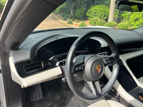 Used 2021 Porsche Taycan RWD image 9