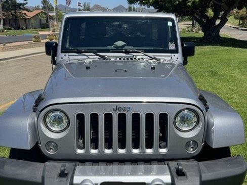 Used 2018 Jeep Wrangler Unlimited Sahara w/ Connectivity Group AWD/4WD image 2