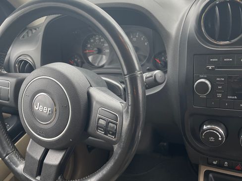 Used 2011 Jeep Compass Latitude w/ Sun/Sound Group image 5