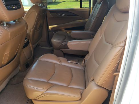 Used 2016 Cadillac Escalade ESV Platinum image 16