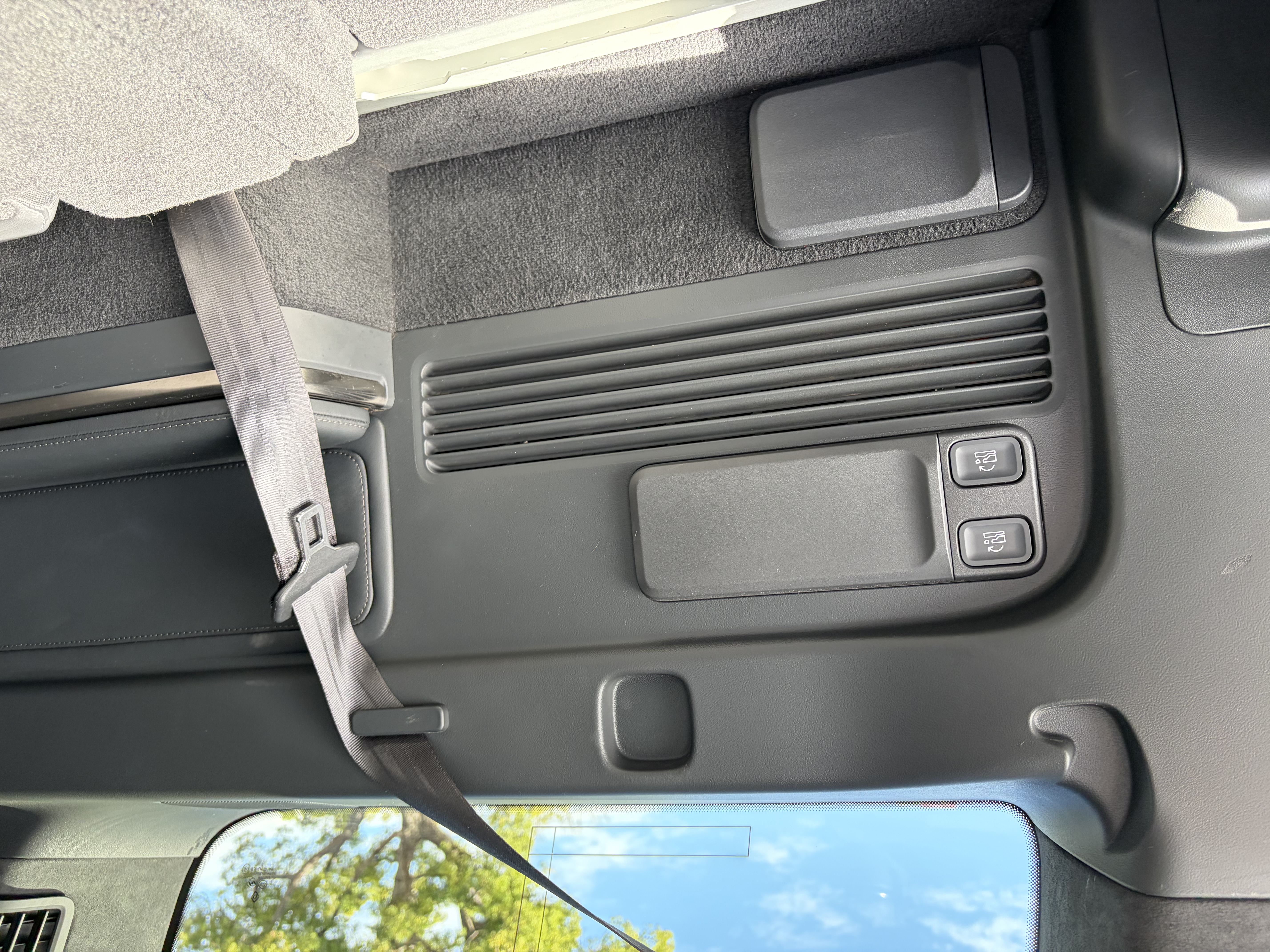Used 2022 Rivian R1S Launch Edition Quad AWD/4WD image 19