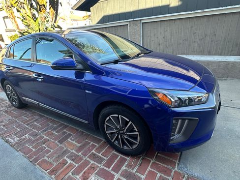 Used 2020 Hyundai Ioniq Limited image 8