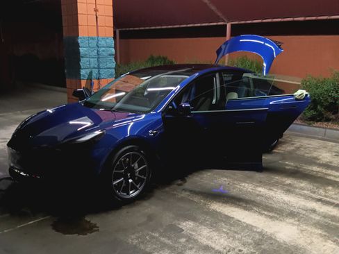 Used 2023 Tesla Model 3 Standard Range image 4