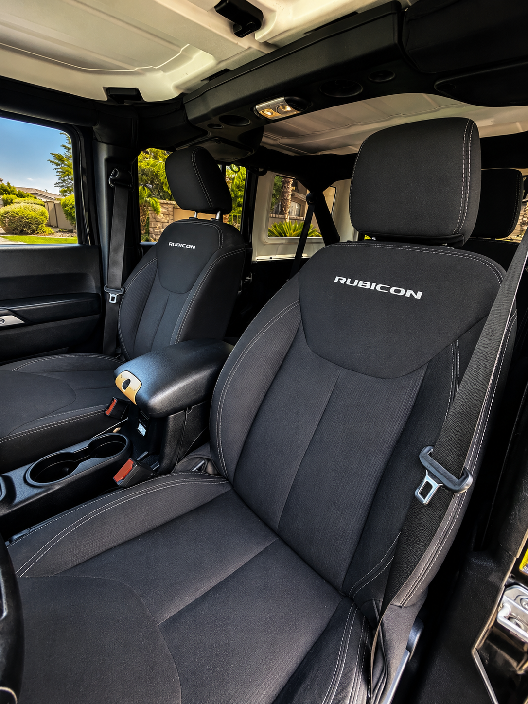 Used 2016 Jeep Wrangler Unlimited Rubicon w/ Connectivity Group AWD/4WD image 5
