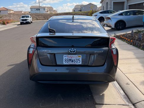 Used 2017 Toyota Prius Two image 5