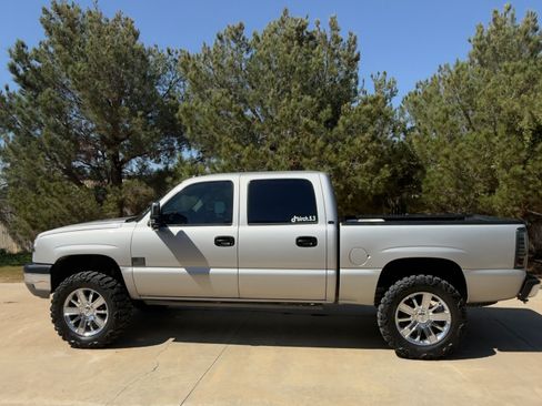 Used 2004 Chevrolet Silverado 1500 LT AWD/4WD image 4