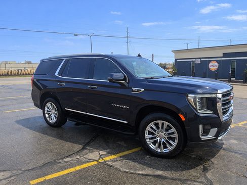 Used 2022 GMC Yukon SLT w/ SLT Premium Package image 2