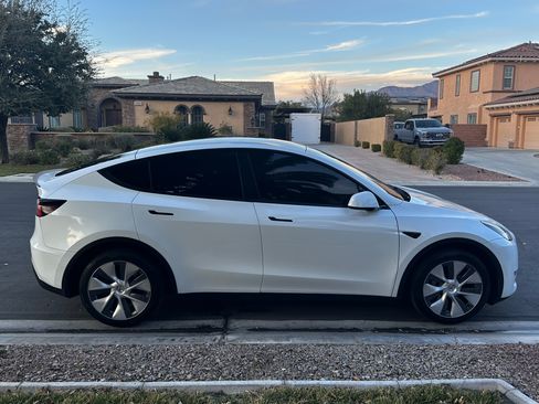 Used 2020 Tesla Model Y Long Range image 6
