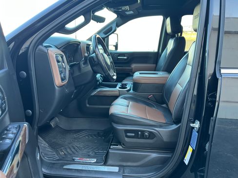 Used 2022 Chevrolet Silverado 2500 High Country w/ Technology Package AWD/4WD image 5
