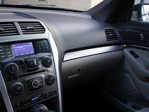 Used 2015 Ford Explorer 4WD image 18