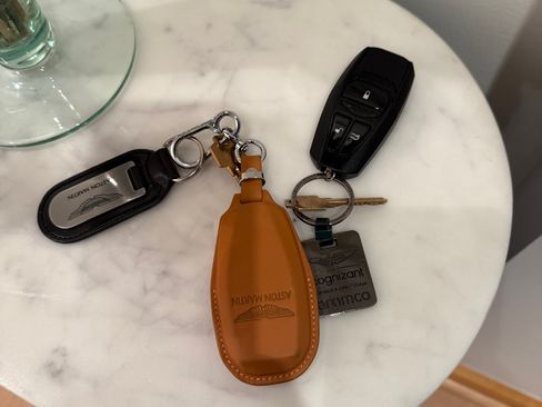 Used 2019 Aston Martin V8 Vantage Coupe 2D image 23