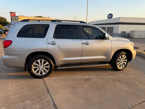Used 2016 Toyota Sequoia Limited w/ Safety & Convenience Package RWD image 2