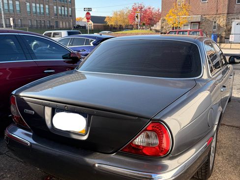 Used 2004 Jaguar XJ8 image 4