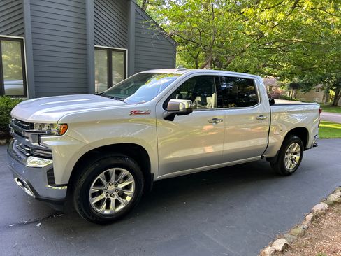 Used 2021 Chevrolet Silverado 1500 LTZ w/ Technology Package AWD/4WD image 1