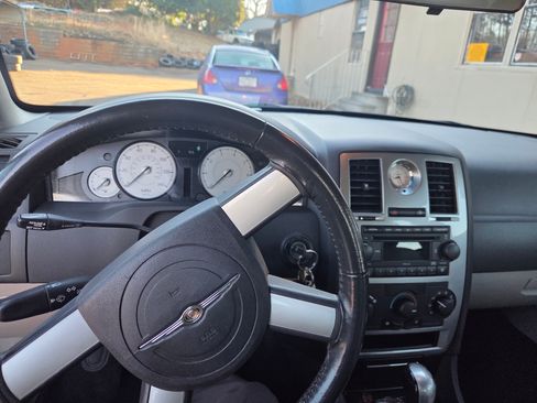 Used 2007 Chrysler 300 Touring image 11