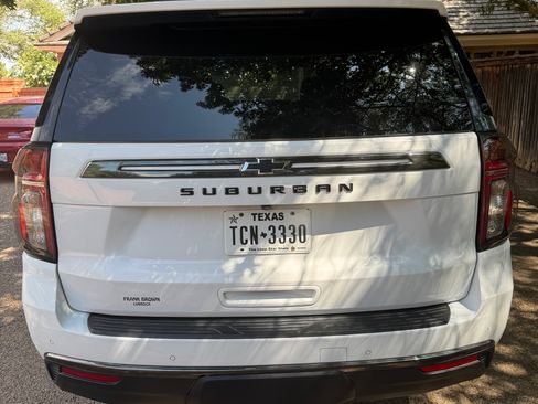 Used 2022 Chevrolet Suburban Z71 w/ Z71 Off-Road Package AWD/4WD image 4